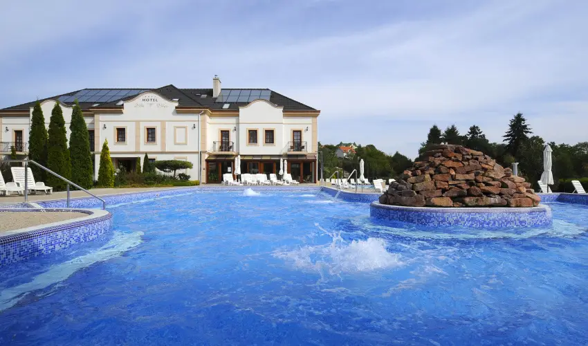 Hotel Villa V�lgy Eger - M�jus 1. (min. 3 �j)