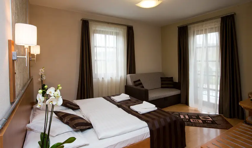 Hotel Villa V�lgy Eger - M�jus 1. (min. 3 �j)