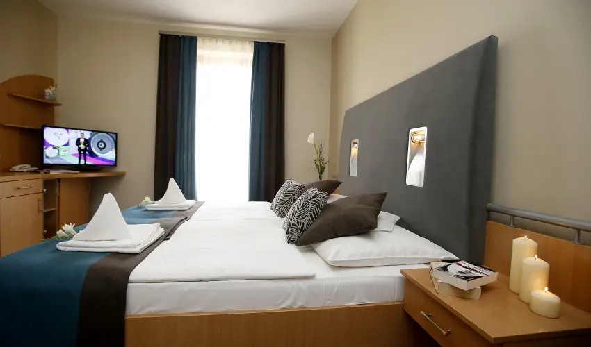 Hotel Villa V�lgy Eger - M�jus 1. (min. 3 �j)