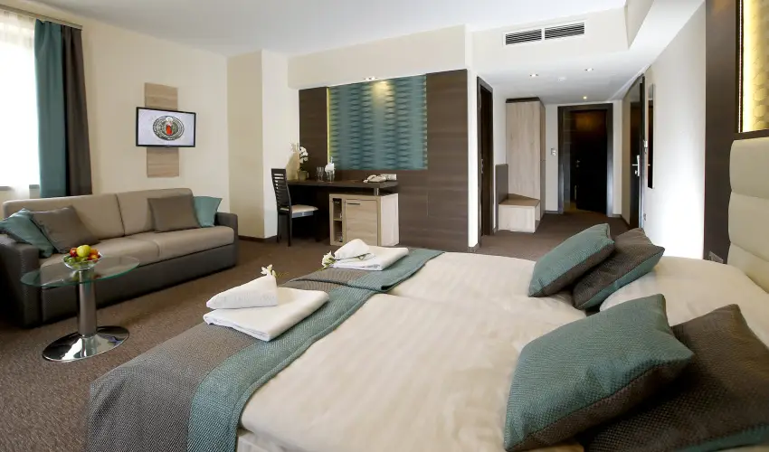 Hotel Villa V�lgy Eger - M�jus 1. (min. 3 �j)