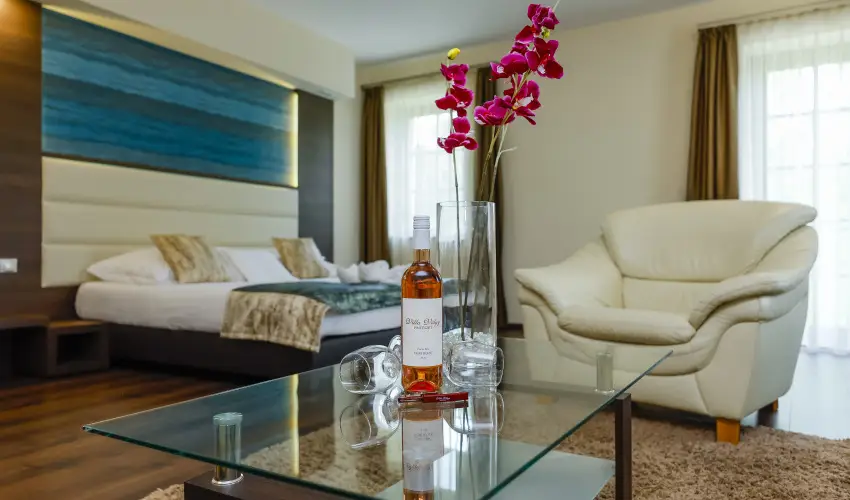 Hotel Villa V�lgy Eger - M�jus 1. (min. 3 �j)