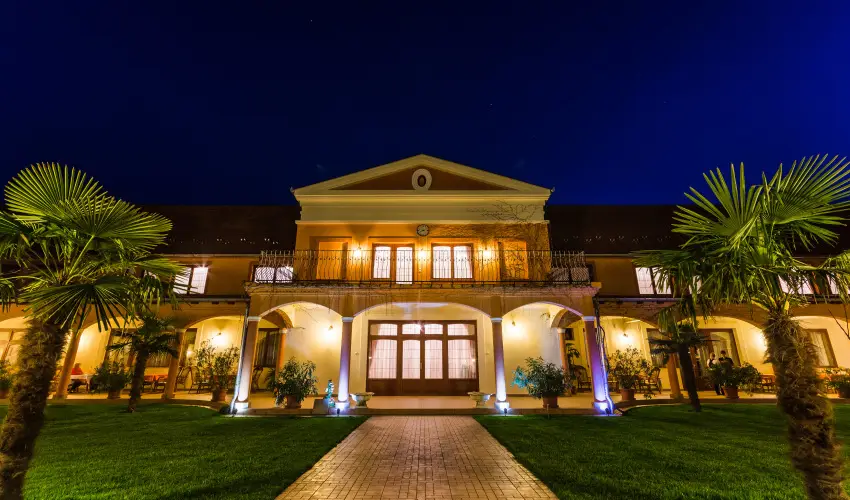 Hotel Vinum Wellness s Konferencia Hotel Kiskrs - Mjus 1.