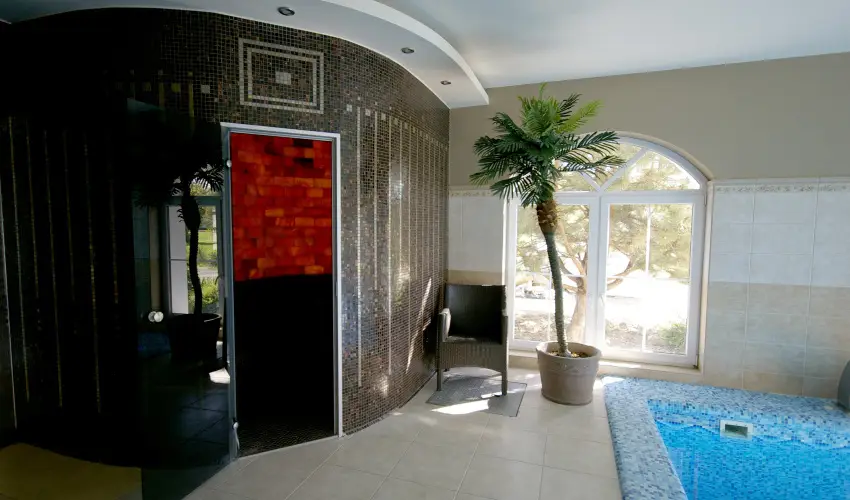 Hotel Xavin Hark�ny - M�jus 1.