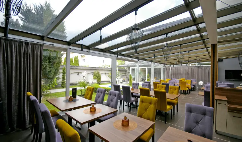 Hotel Xavin Hark�ny - M�jus 1.