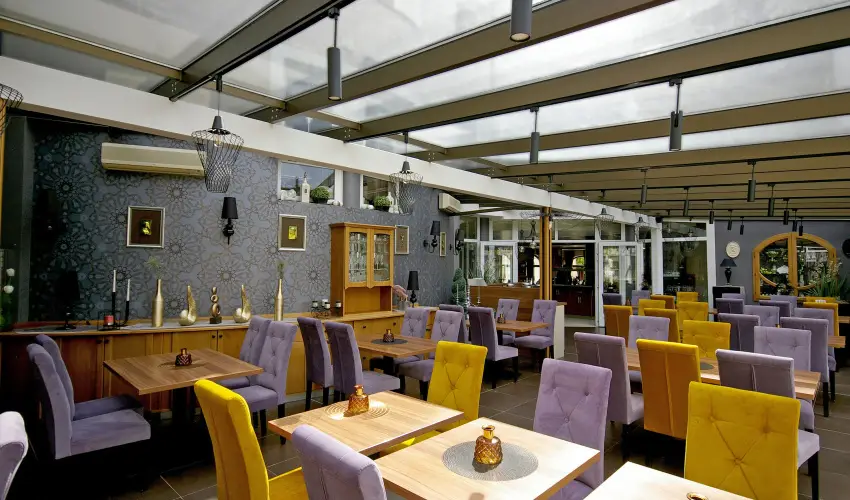 Hotel Xavin Hark�ny - M�jus 1.