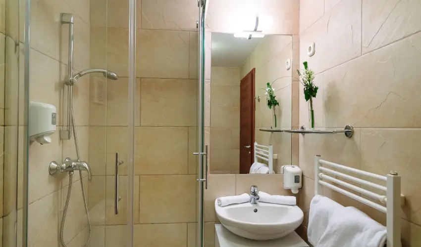 Hotel Yacht Wellness & Business Siófok - Május 1.