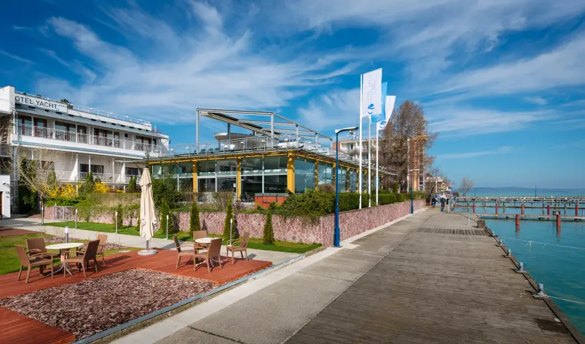 Hotel Yacht Wellness & Business Siófok - Május 1.