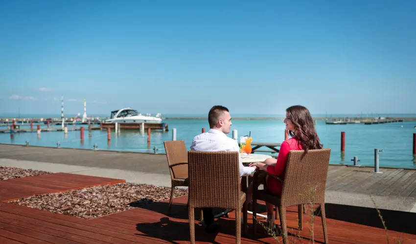 Hotel Yacht Wellness & Business Siófok - Május 1.
