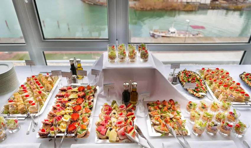 Hotel Yacht Wellness & Business Siófok - Május 1.