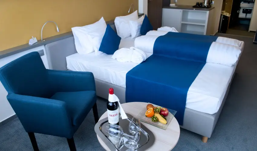 Hotel Yacht Wellness & Business Siófok - Május 1.