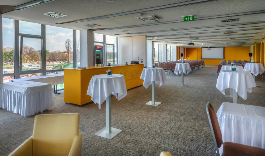 Hotel Yacht Wellness & Business Siófok - Május 1.