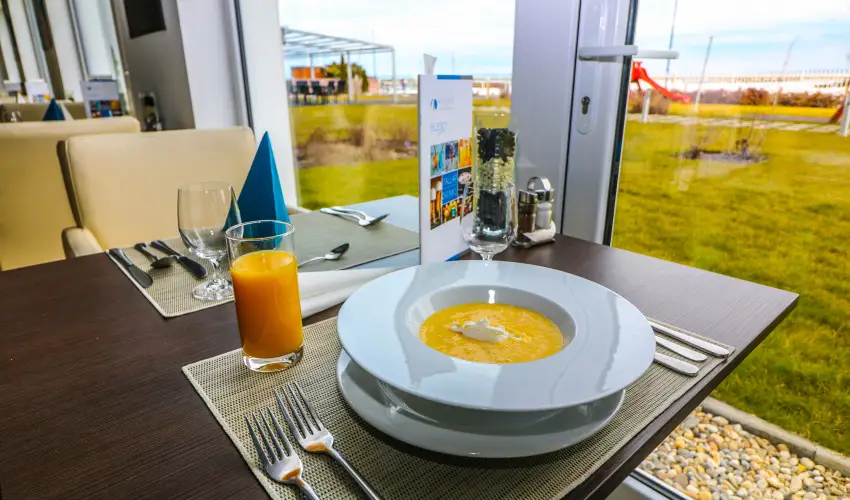 Hotel Yacht Wellness & Business Siófok - Május 1.