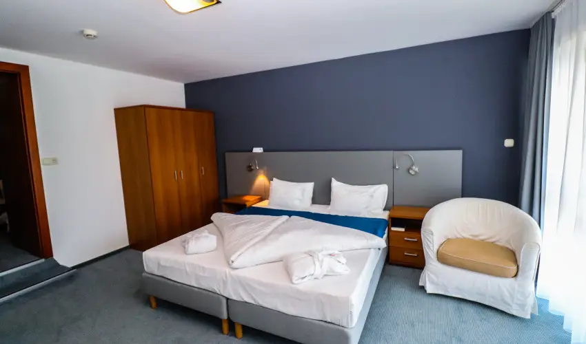 Hotel Yacht Wellness & Business Siófok - Május 1.