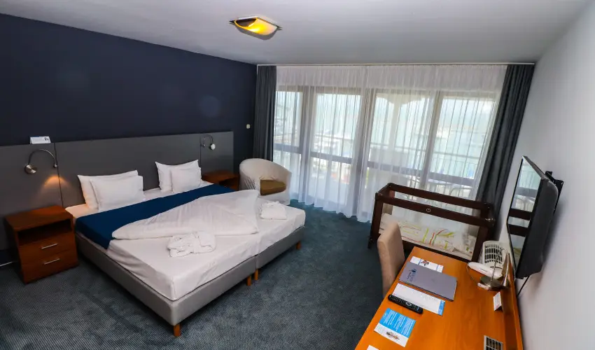 Hotel Yacht Wellness & Business Siófok - Május 1.