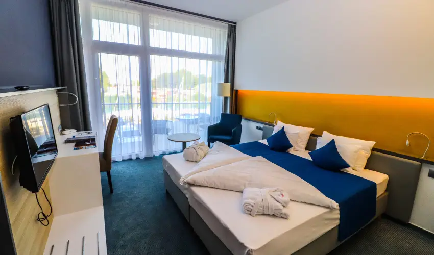 Hotel Yacht Wellness & Business Siófok - Május 1.