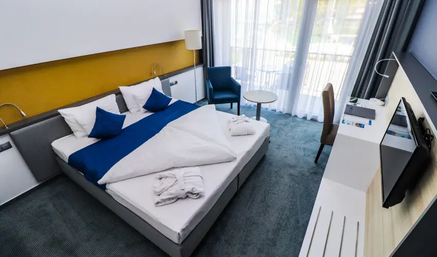 Hotel Yacht Wellness & Business Siófok - Május 1.
