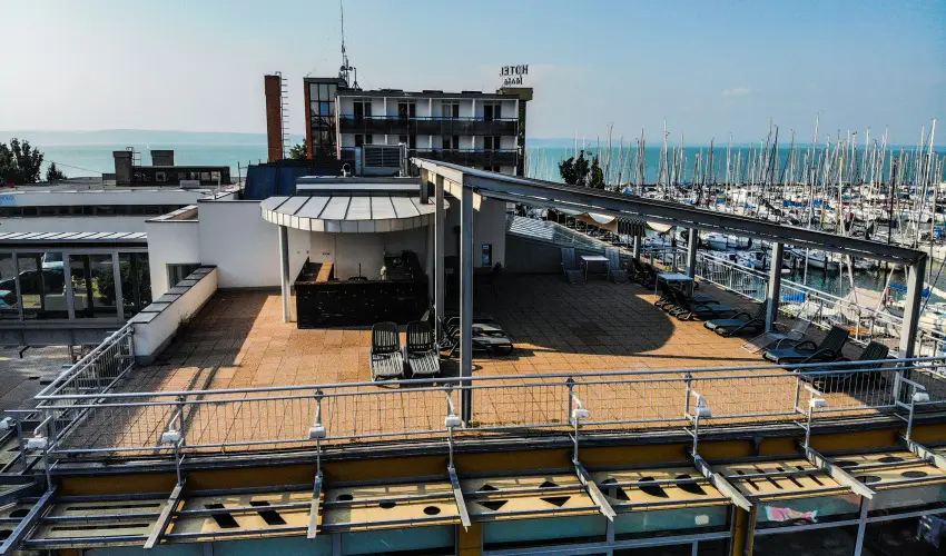Hotel Yacht Wellness & Business Siófok - Május 1.