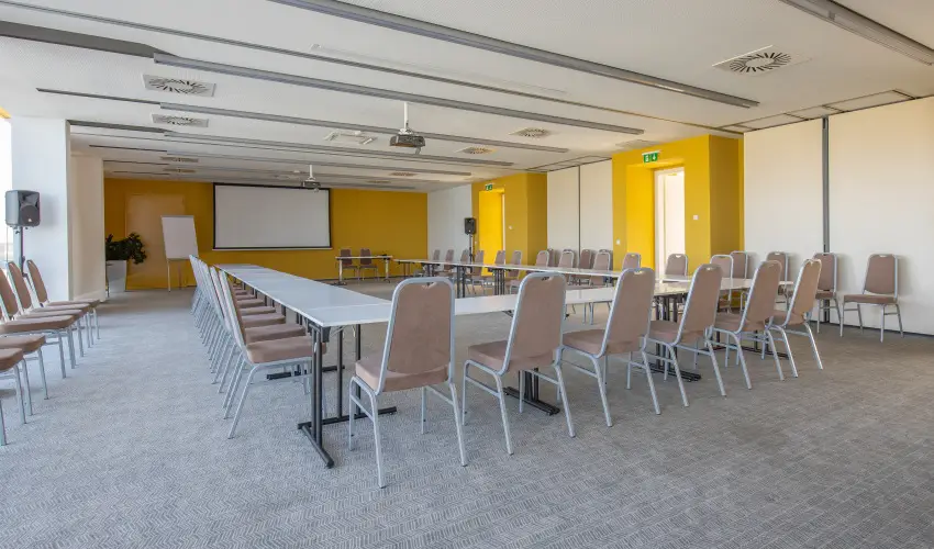 Hotel Yacht Wellness & Business Siófok - Május 1.
