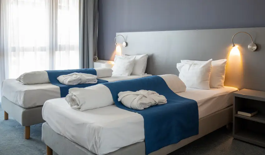 Hotel Yacht Wellness & Business Siófok - Május 1.