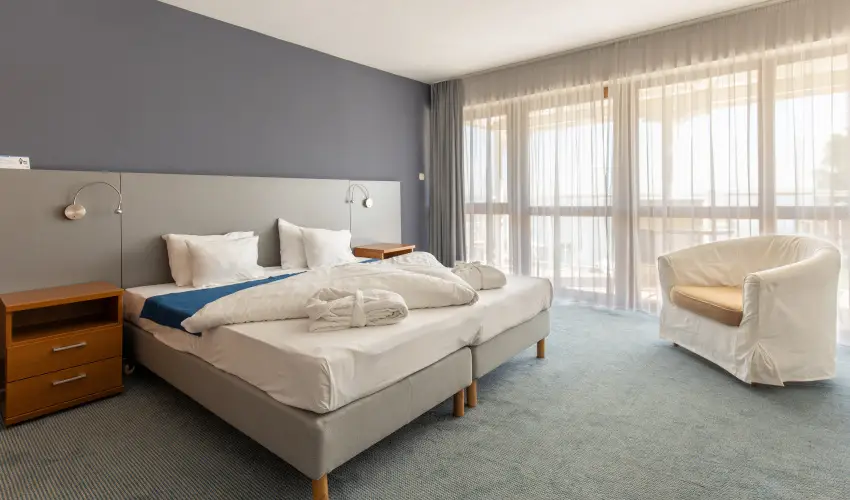 Hotel Yacht Wellness & Business Siófok - Május 1.