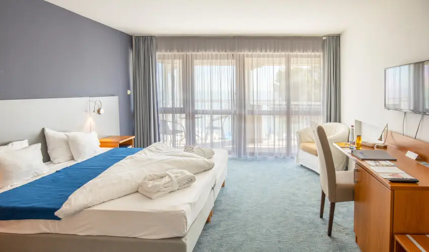 Hotel Yacht Wellness & Business Siófok - Május 1.