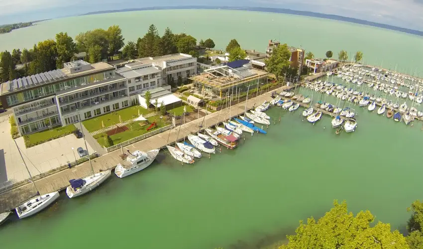Hotel Yacht Wellness & Business Siófok - Május 1.