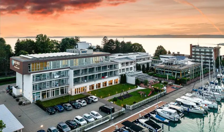 Hotel Yacht Wellness & Business Siófok - Május 1.