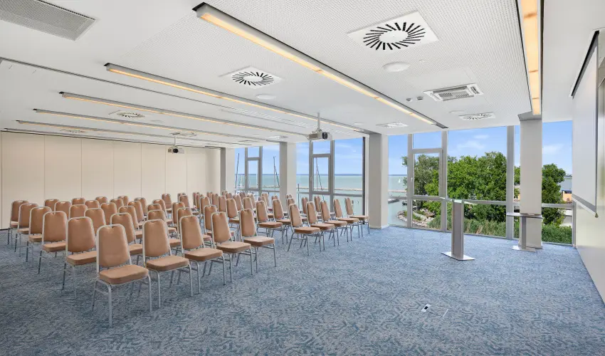 Hotel Yacht Wellness & Business Si�fok - M�jus 1.