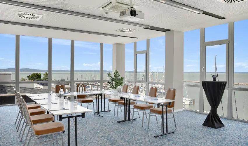 Hotel Yacht Wellness & Business Si�fok - M�jus 1.