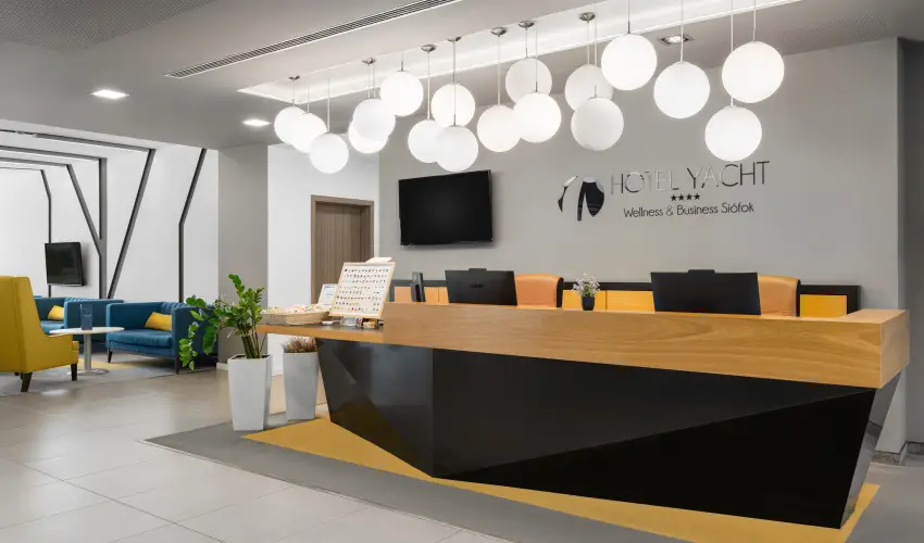 Hotel Yacht Wellness & Business Si�fok - M�jus 1.