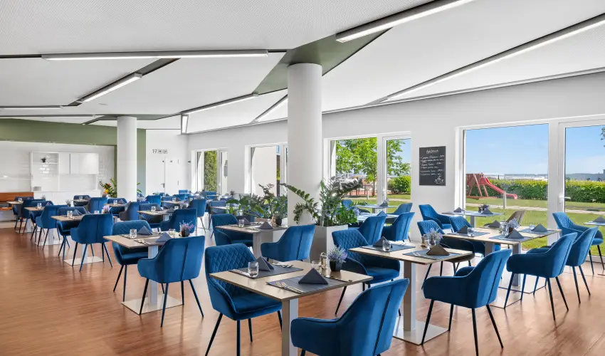 Hotel Yacht Wellness & Business Si�fok - M�jus 1.