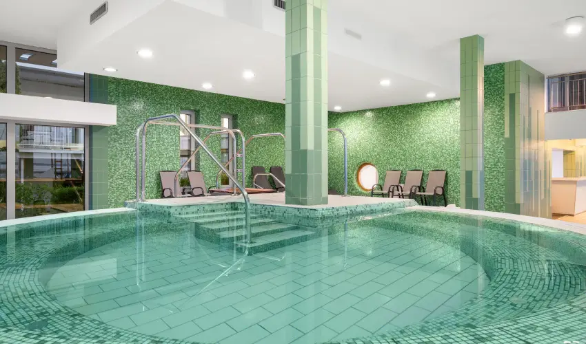 Hotel Yacht Wellness & Business Si�fok - M�jus 1.