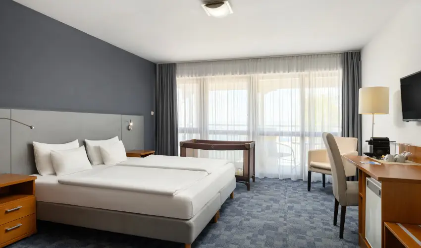 Hotel Yacht Wellness & Business Si�fok - M�jus 1.