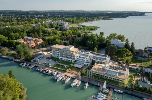 Hotel Yacht Wellness & Business - M�jus 1.