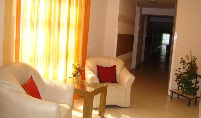 Therm�l Apartmanh�z Kom�rom - M�jus 1.