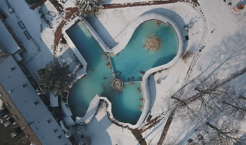 Therm�l Apartmanh�z Kom�rom - M�jus 1.