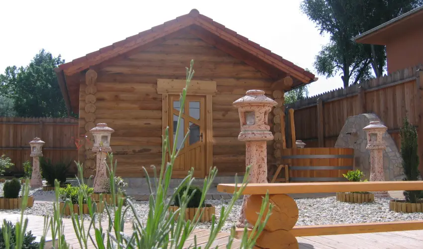 Therm�l Apartmanh�z Kom�rom - M�jus 1.