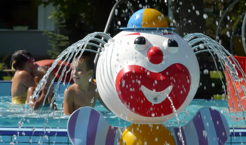 Therm�l Apartmanh�z Kom�rom - M�jus 1.