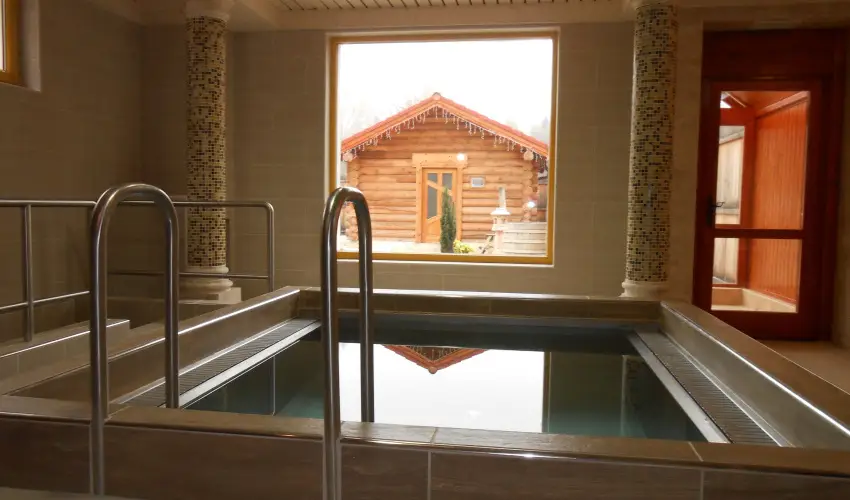 Therm�l Apartmanh�z Kom�rom - M�jus 1.