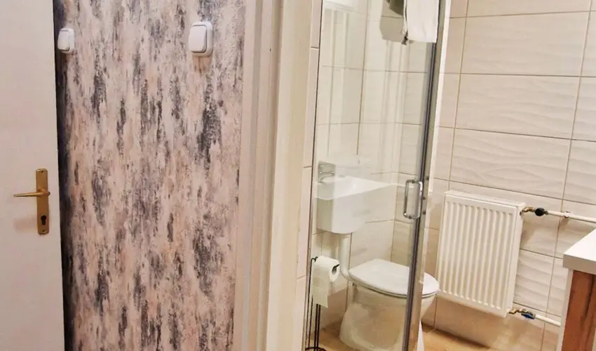 Therm�l Apartmanh�z Kom�rom - M�jus 1.