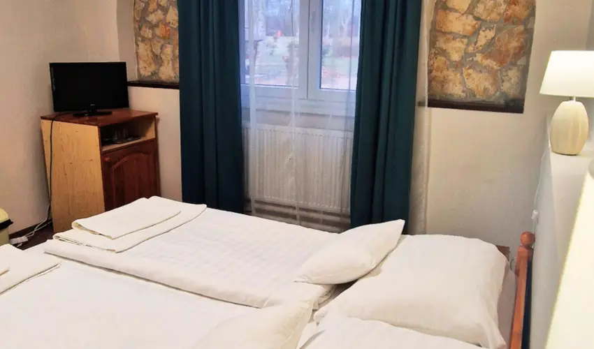 Therm�l Apartmanh�z Kom�rom - M�jus 1.