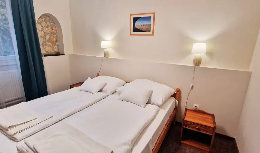 Therm�l Apartmanh�z Kom�rom - M�jus 1.