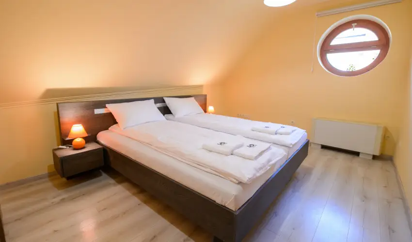 HR Apartmanház Eger - Május 1. (min. 3 éj)