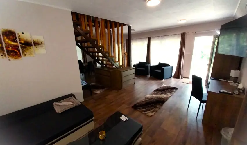 Hunor Vend�gh�z S�toralja�jhely - M�jus 1. (min. 2 �j)