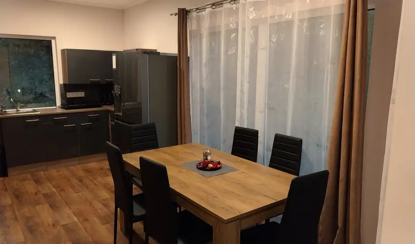 Hunor Vend�gh�z S�toralja�jhely - M�jus 1. (min. 2 �j)