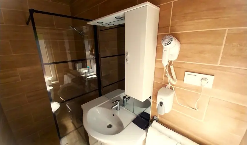 Hunor Vend�gh�z S�toralja�jhely - M�jus 1. (min. 2 �j)