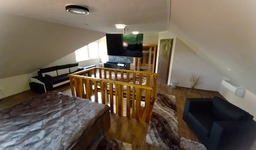 Hunor Vend�gh�z S�toralja�jhely - M�jus 1. (min. 2 �j)