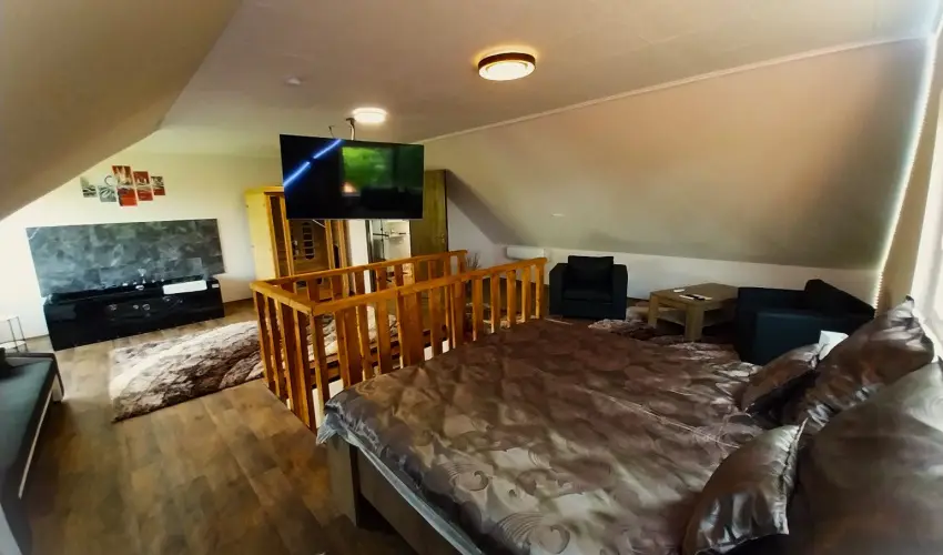 Hunor Vend�gh�z S�toralja�jhely - M�jus 1. (min. 2 �j)