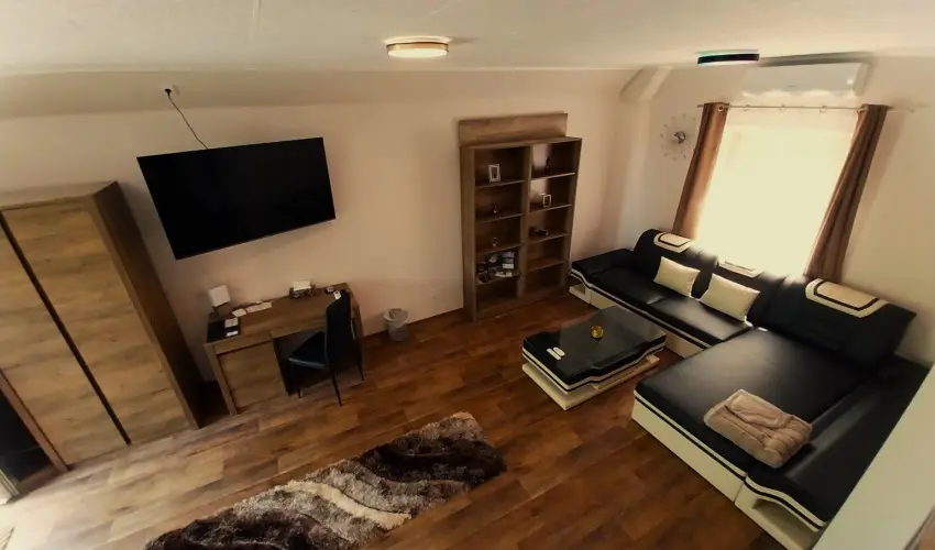 Hunor Vend�gh�z S�toralja�jhely - M�jus 1. (min. 2 �j)