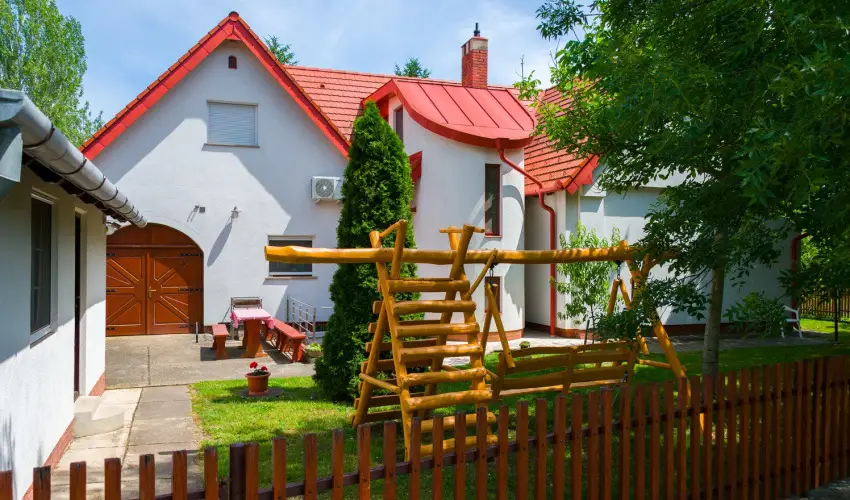 Huszár Vendégház Örvényes - Május 1.